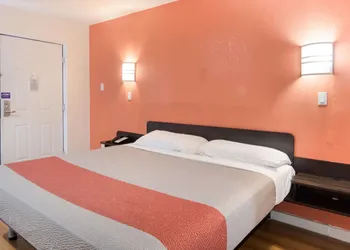 Motel 6 Fort Worth, TX - Seminary hotel thumbnail 7
