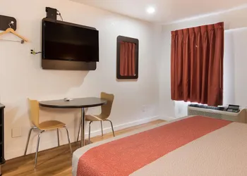 Motel 6 Fort Worth, TX - Seminary hotel thumbnail 8
