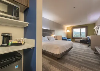 Holiday Inn Express & Suites Victoria - Colwood hotel thumbnail 5