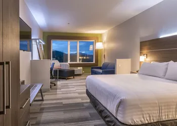 Holiday Inn Express & Suites Victoria - Colwood hotel thumbnail 8