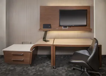 Courtyard by Marriott Calgary South hotel thumbnail 2