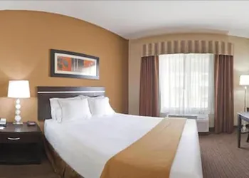Holiday Inn Express Hotel & Suites LAMAR by IHG hotel thumbnail 7