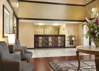 Super 8 by Wyndham Milwaukee Airport hotel thumbnail 2