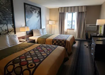 Super 8 by Wyndham Milwaukee Airport hotel thumbnail 7
