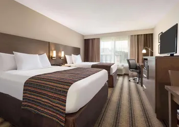 Country Inn & Suites by Radisson, St. Cloud West, MN hotel thumbnail 5