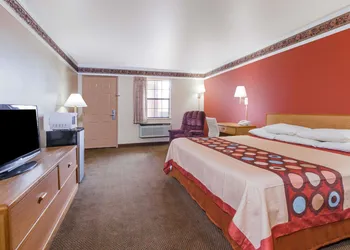 Super 8 by Wyndham Mount Vernon hotel thumbnail 6