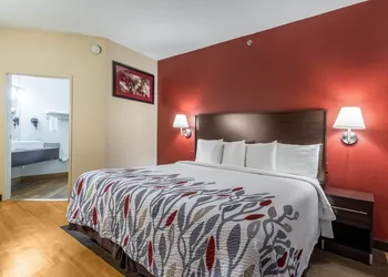 Red Roof Inn Georgetown, IN - Louisville West hotel thumbnail 7