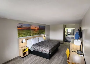 Days Inn by Wyndham San Antonio hotel thumbnail 7
