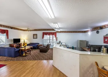 Econo Lodge Inn & Suites Albany North hotel thumbnail 2