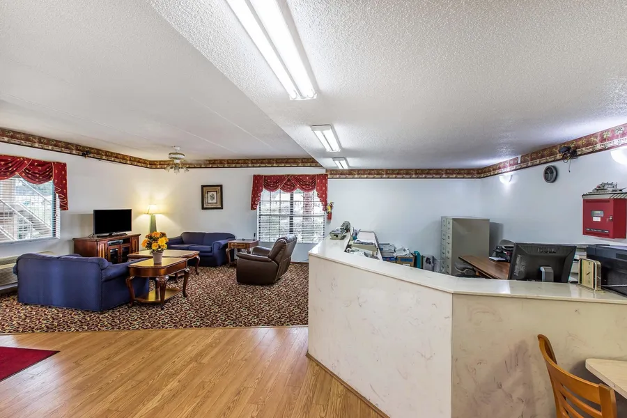 Econo Lodge Inn & Suites Albany North hotel detail image 2
