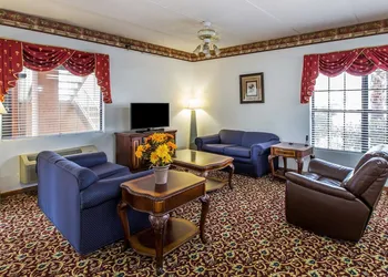Econo Lodge Inn & Suites Albany North hotel thumbnail 4