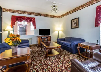 Econo Lodge Inn & Suites Albany North hotel thumbnail 5