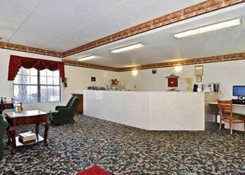 Econo Lodge Inn & Suites Albany North hotel thumbnail 7