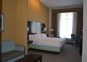 Holiday Inn Express & Suites Austin South by IHG hotel thumbnail 4