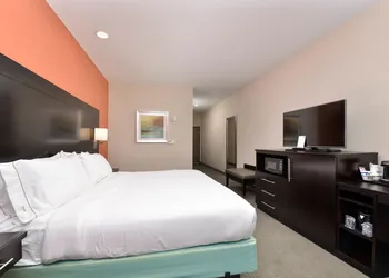 Holiday Inn Express & Suites Austin South by IHG hotel thumbnail 5