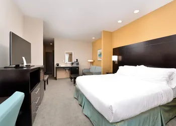 Holiday Inn Express & Suites Austin South by IHG hotel thumbnail 7