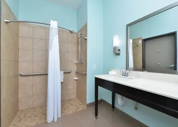 Holiday Inn Express & Suites Austin South by IHG hotel thumbnail 8