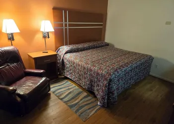 Travelers Lodge Motel Marshall hotel thumbnail 6