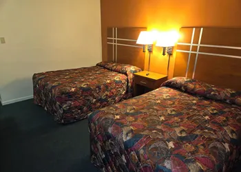Travelers Lodge Motel Marshall hotel thumbnail 7