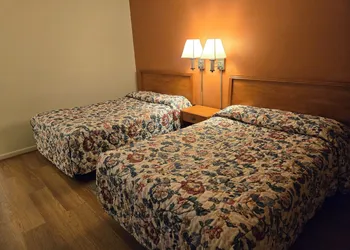 Travelers Lodge Motel Marshall hotel thumbnail 8