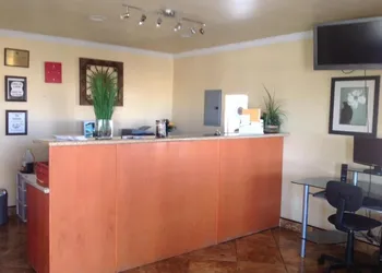 Americas Best Value Inn Hanford hotel thumbnail 2