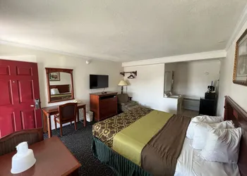 Americas Best Value Inn Hanford hotel thumbnail 4
