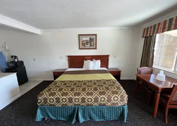 Americas Best Value Inn Hanford hotel thumbnail 5