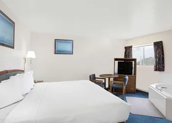 Travelodge by Wyndham Cedar City hotel thumbnail 8