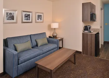 Holiday Inn Express & Suites Dearborn SW - Detroit Area by IHG hotel thumbnail 3
