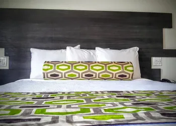 Jewel City Inn hotel thumbnail 7