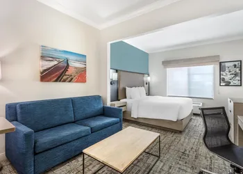 Best Western Plus Airport Inn & Suites hotel thumbnail 3
