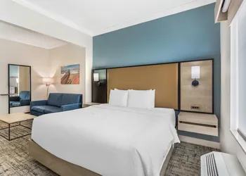 Best Western Plus Airport Inn & Suites hotel thumbnail 5