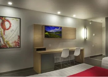 Ramada by Wyndham Laval hotel thumbnail 8