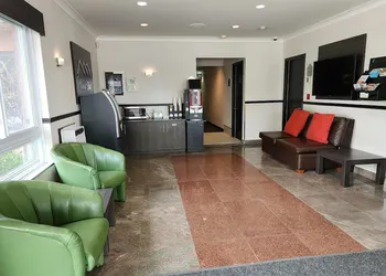 Ramada by Wyndham Laval hotel thumbnail 4