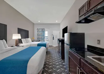 Studio 6 Pleasanton, TX hotel thumbnail 4