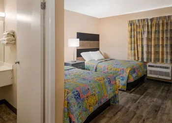 Knights Inn Grand Rapids hotel thumbnail 4