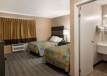 Knights Inn Grand Rapids hotel thumbnail 8