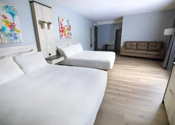 Travelodge by Wyndham Alma hotel thumbnail 2