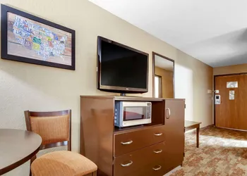 Econo Lodge Black Hills hotel thumbnail 8