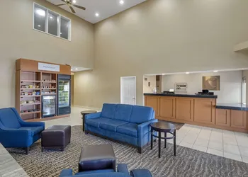 Comfort Suites Normal University area hotel thumbnail 3