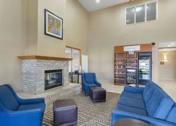 Comfort Suites Normal University area hotel thumbnail 4