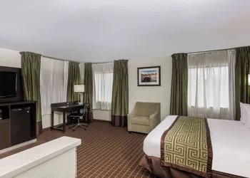 Baymont by Wyndham Louisville South/Shepherdsville/I 65 hotel thumbnail 7
