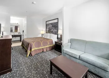 Super 8 by Wyndham Mansfield LA hotel thumbnail 5