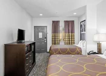 Super 8 by Wyndham Mansfield LA hotel thumbnail 6