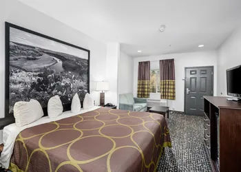 Super 8 by Wyndham Mansfield LA hotel thumbnail 7