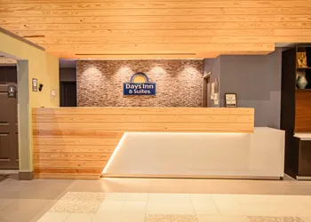 Days Inn & Suites by Wyndham Fort Myers Near JetBlue Park hotel thumbnail 8