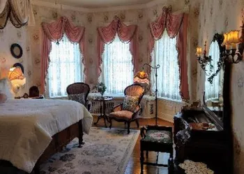 Alexander Mansion Bed and Breakfast hotel thumbnail 4