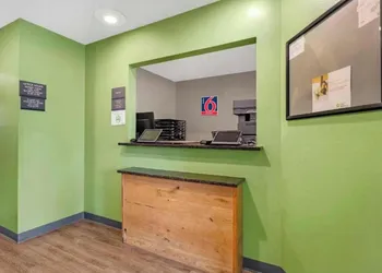 Studio 6 Extended Stay Fort Myers FL hotel thumbnail 2