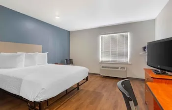Studio 6 Extended Stay Fort Myers FL hotel thumbnail 8