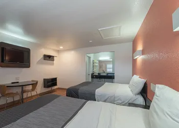 Coastal Valley Inn hotel thumbnail 6